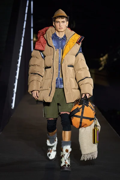 Look 24